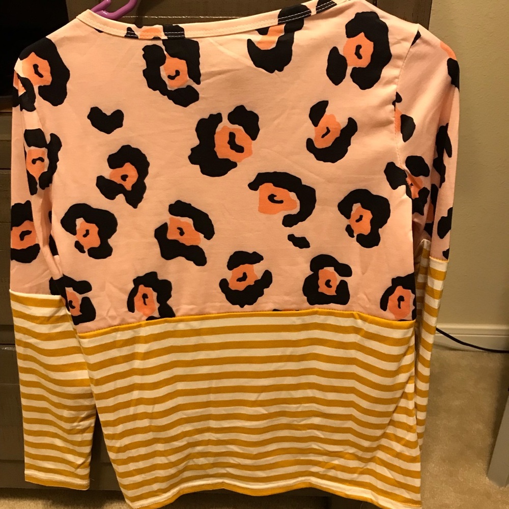Leopard top - Picture 2 of 2